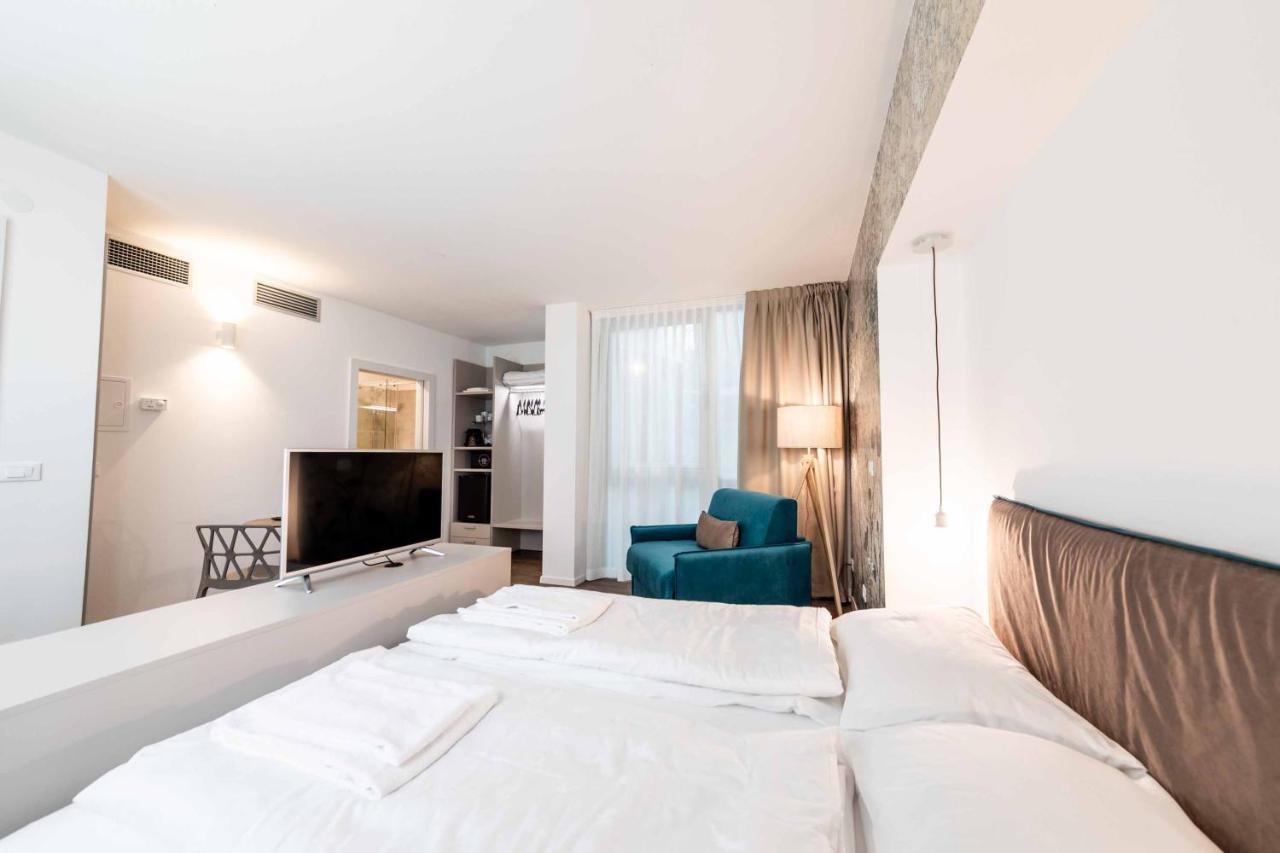 Stay Cooper L Guesthouse Zum Loewen Μεράνο Εξωτερικό φωτογραφία