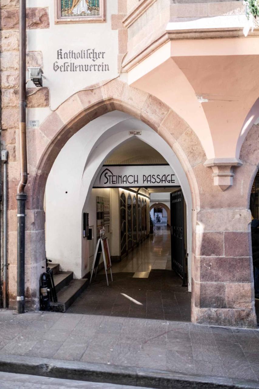 Stay Cooper L Guesthouse Zum Loewen Μεράνο Εξωτερικό φωτογραφία
